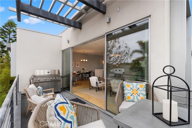 932 Manhattan Beach Blvd., Manhattan Beach, California 90266, 3 Bedrooms Bedrooms, ,2 BathroomsBathrooms,Residential,Sold,Manhattan Beach Blvd.,SB24148961