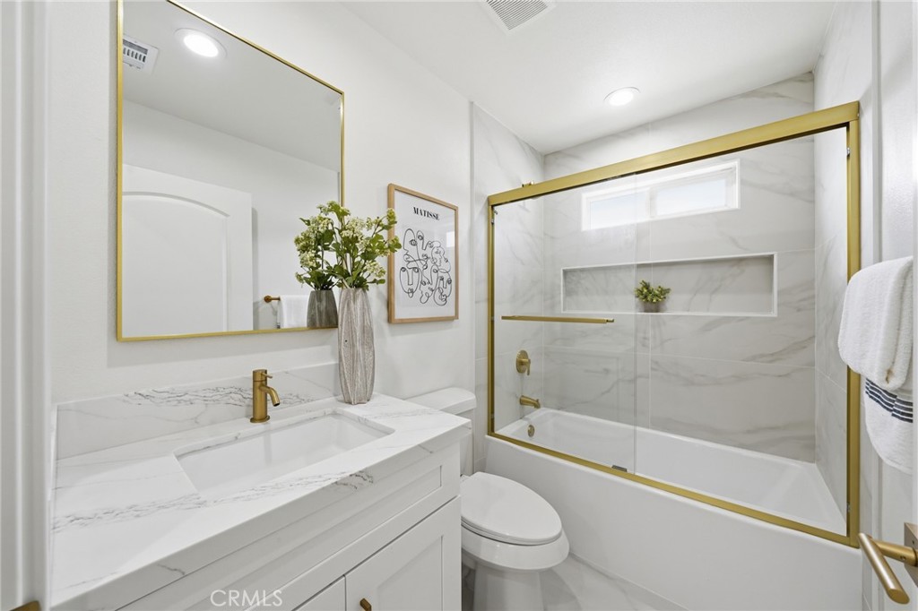 https://media.crmls.org/medias/b7ab2c04-7456-4128-a203-f45691df93e6.jpg?preset=X-Large