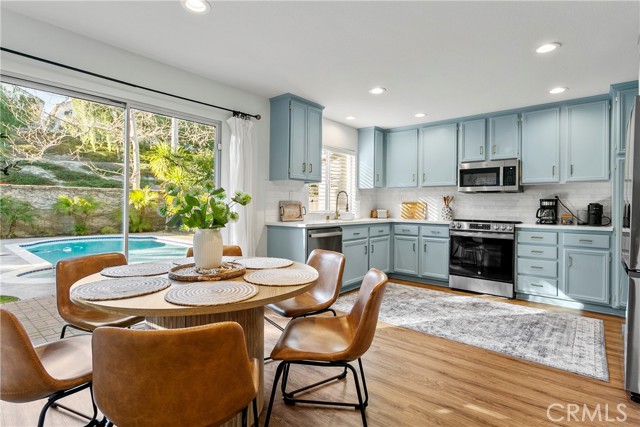 81 Plateau, Aliso Viejo CA: https://media.crmls.org/medias/b7ab2f2d-137e-4b77-b4cf-280af6778360.jpg