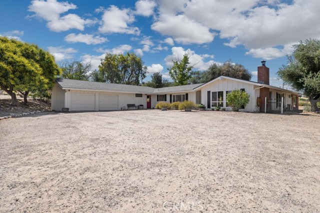 75429 Indian Valley Road, San Miguel CA: https://media.crmls.org/medias/b7ab5591-c2de-4efb-b0e3-d572e1a2f880.jpg