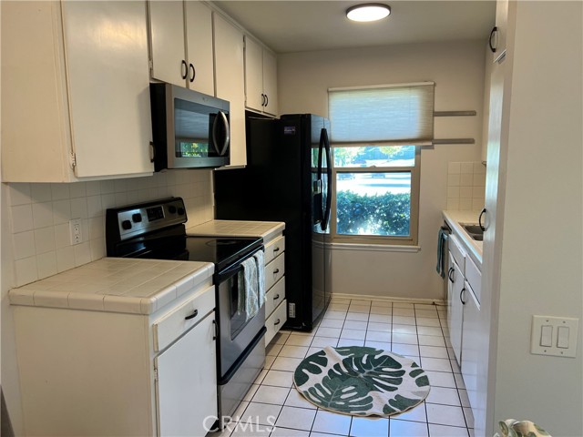 Detail Gallery Image 6 of 29 For 1791 E Avenida De Las Flores, Thousand Oaks,  CA 91362 - 2 Beds | 2 Baths