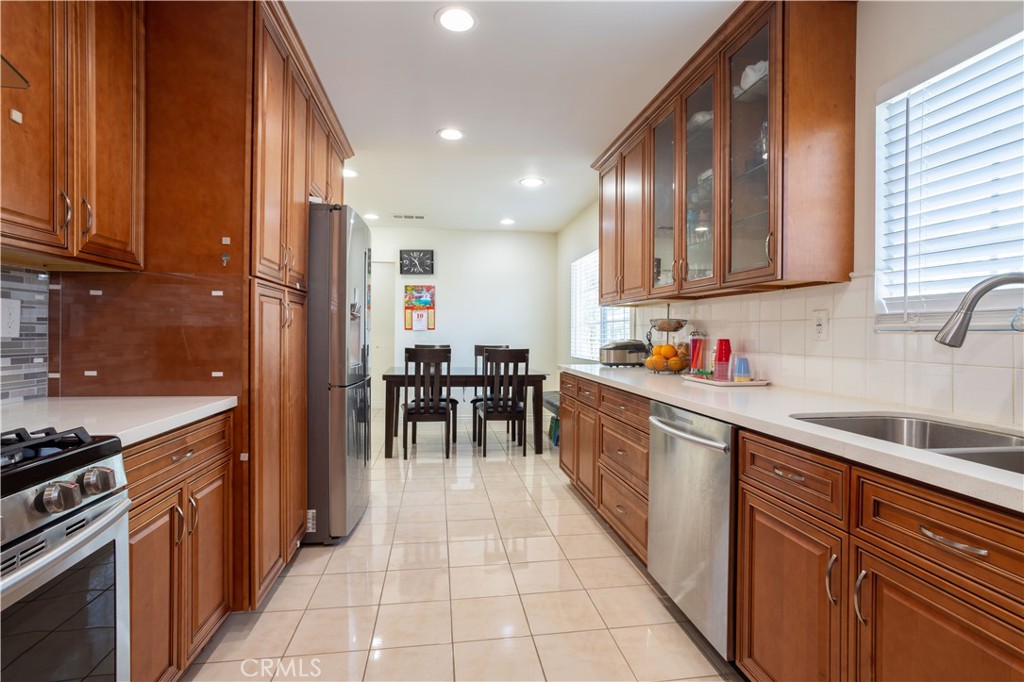 18718 Saticoy Street, Reseda, CA 91335