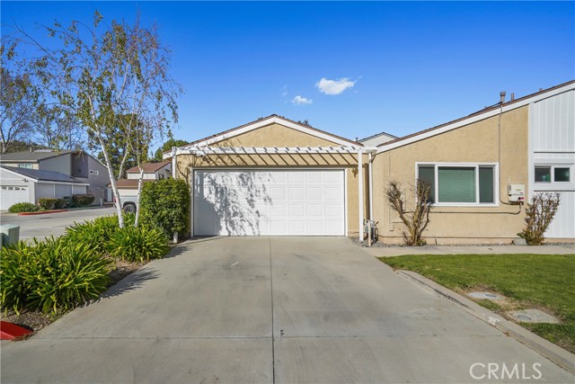 Detail Gallery Image 2 of 37 For 2418 Stow St, Simi Valley,  CA 93063 - 3 Beds | 2 Baths
