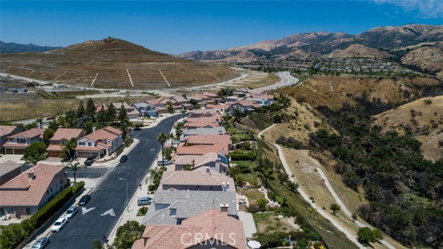 11884 Mariposa Bay Lane, Porter Ranch CA: https://media.crmls.org/medias/b7ae5762-339e-4ae3-a75c-ecb89c4e20e0.jpg