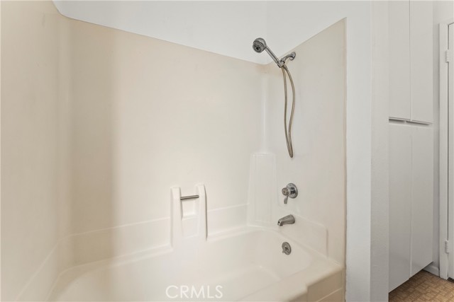 Detail Gallery Image 11 of 28 For 15000 Halldale Ave #101,  Gardena,  CA 90247 - 2 Beds | 2 Baths