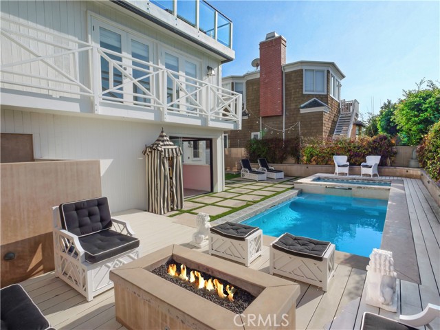 Detail Gallery Image 8 of 12 For 207 S Poinsettia Ave, Manhattan Beach,  CA 90266 - 4 Beds | 5 Baths