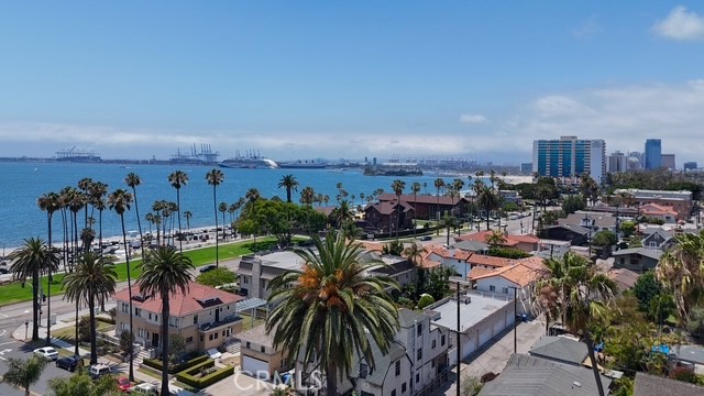 https://media.crmls.org/medias/b7af2122-c505-4e32-8cb4-b7c581411b02.jpg?preset=X-Large
