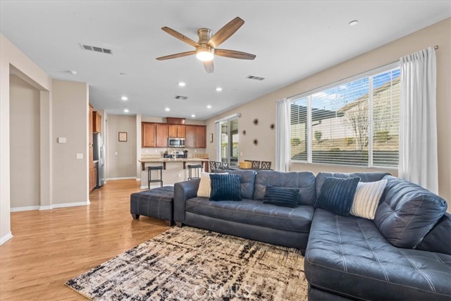 Detail Gallery Image 7 of 39 For 17938 Caraway Ct, San Bernardino,  CA 92407 - 5 Beds | 4 Baths