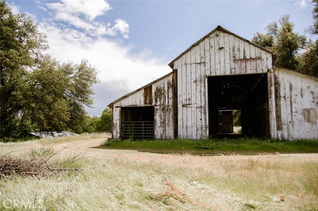 Detail Gallery Image 4 of 16 For 15015 State Highway 36, Red Bluff,  CA 96080 - 5 Beds | 3 Baths