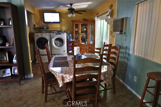 2561 E Ward Terrace, Anaheim CA: https://media.crmls.org/medias/b7b0fd3e-d9a3-4ed0-9682-115f381464e9.jpg