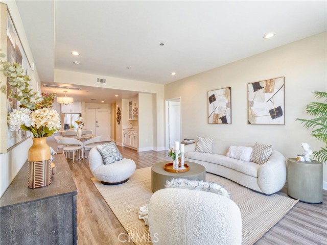 56 E Duarte Road, Arcadia CA: https://media.crmls.org/medias/b7b1b0d7-b3b7-4903-a5e2-7c01e91920b8.jpg