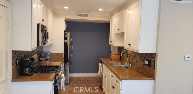 26053 Via Pera, Mission Viejo CA: https://media.crmls.org/medias/b7b1d2d5-3b8d-460c-96d3-19990e0de843.jpg