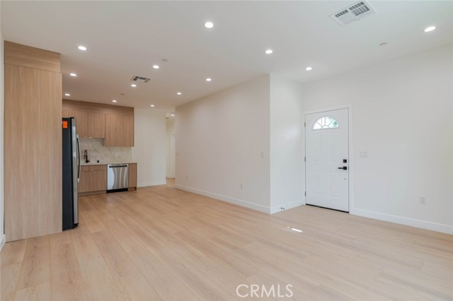 Detail Gallery Image 5 of 21 For 6215 Sylvia Ave, Tarzana,  CA 91335 - 3 Beds | 2 Baths