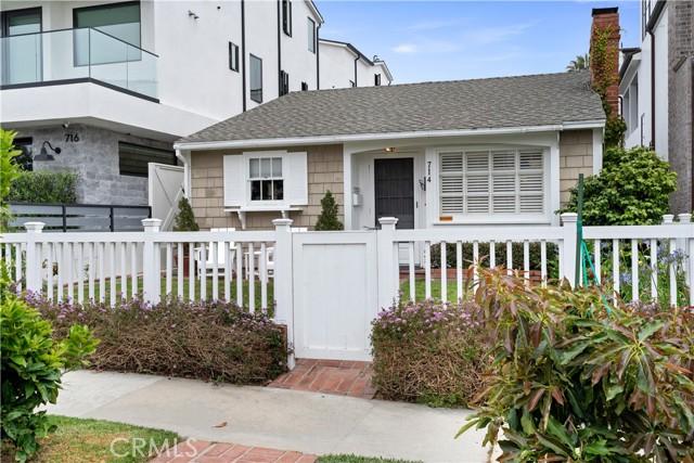 Detail Gallery Image 2 of 20 For 714 Heliotrope Ave, Corona Del Mar,  CA 92625 - 3 Beds | 2 Baths