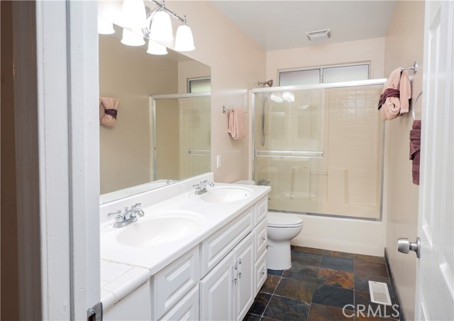 42531 Cedar Ave, Big Bear Lake CA: https://media.crmls.org/medias/b7b29f3e-28bb-4a26-9cdd-b48b5dfb0472.jpg
