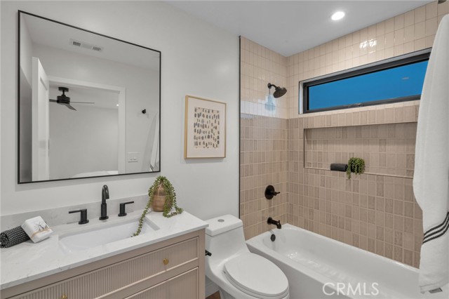 Detail Gallery Image 42 of 72 For 4447 Charlemagne Ave, Long Beach,  CA 90808 - 4 Beds | 3/1 Baths