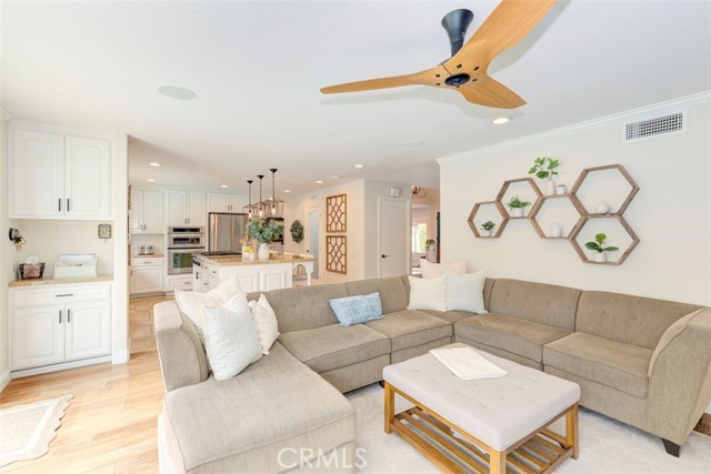 26752 Magdalena Lane, Mission Viejo CA: https://media.crmls.org/medias/b7b4dc78-8c2e-41e7-99bd-0ff23fba696a.jpg