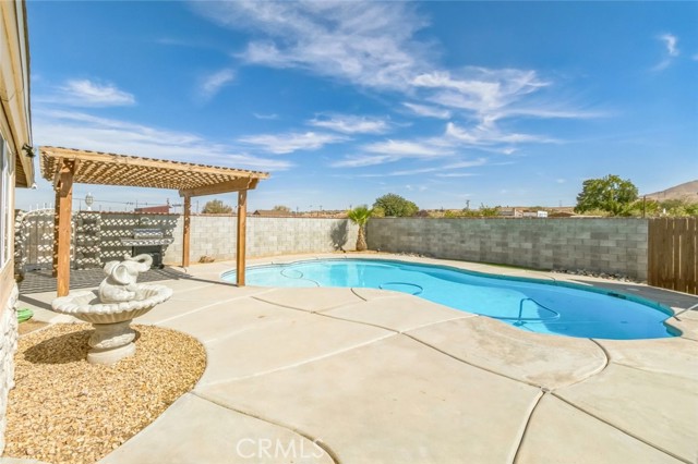 Detail Gallery Image 33 of 51 For 8722 Deep Creek Rd, Apple Valley,  CA 92308 - 3 Beds | 2/1 Baths