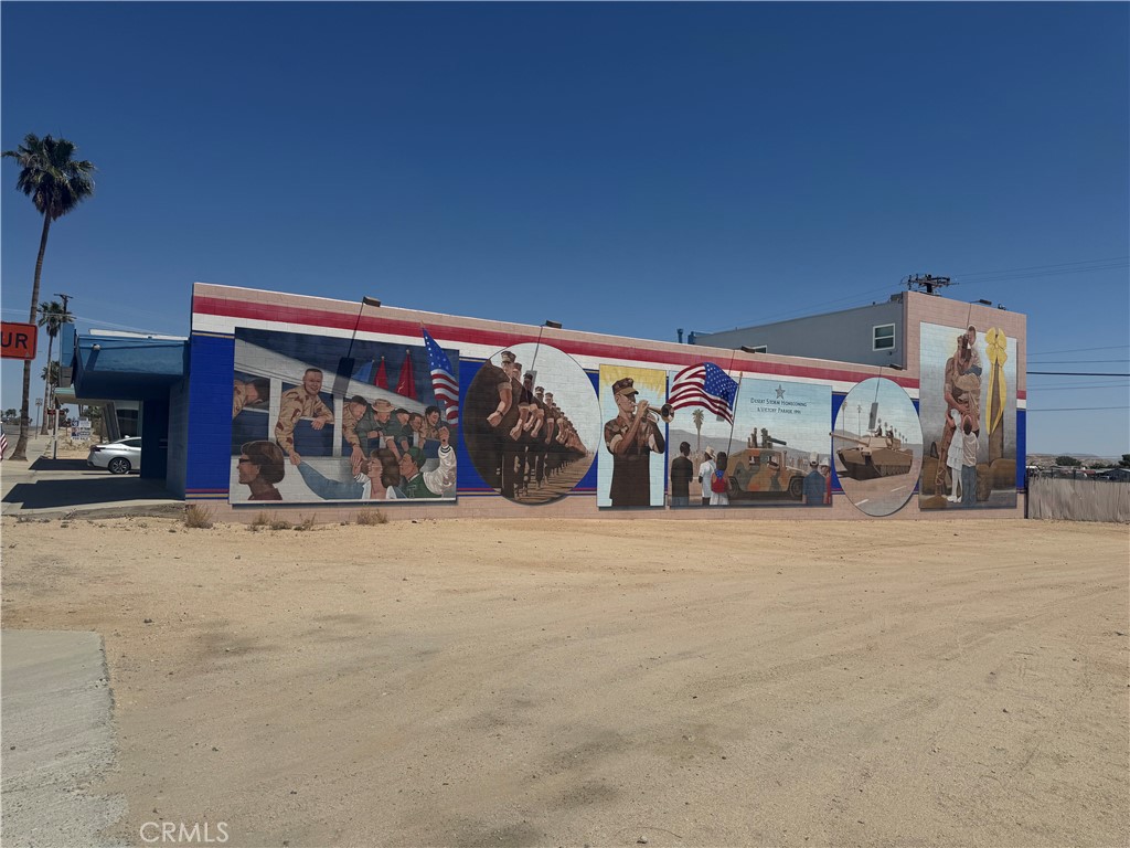 https://media.crmls.org/medias/b7b6cebc-253f-4e2b-937c-85c6734c1f2f.jpg?preset=X-Large