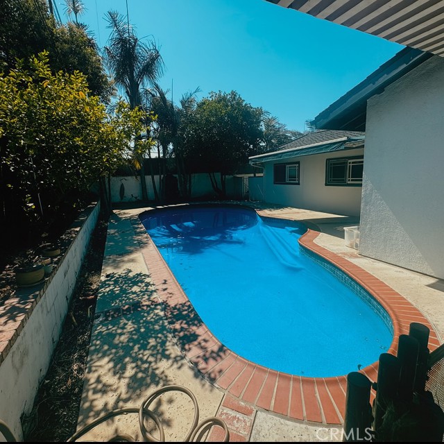 22252 Bassett Street, Canoga Park CA: https://media.crmls.org/medias/b7b82378-1652-4206-8acc-a7eee3582550.jpg