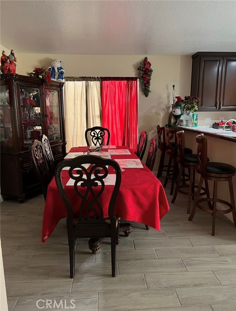 Detail Gallery Image 6 of 20 For 14565 Green River Rd, Victorville,  CA 92394 - 4 Beds | 2/1 Baths