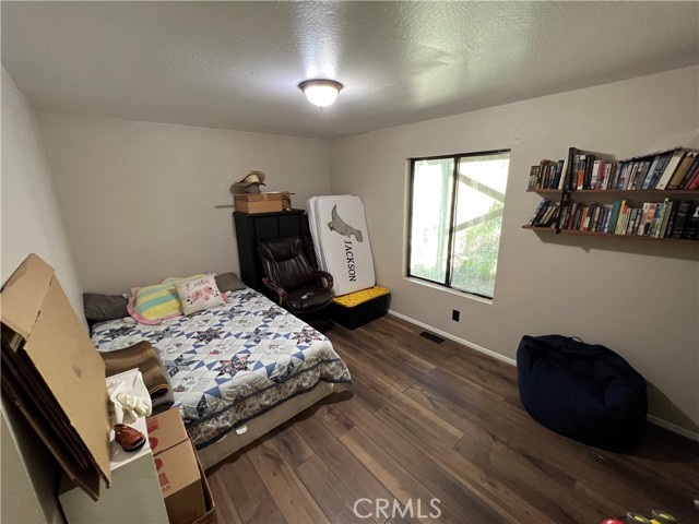 24792 Bernard Drive, Crestline CA: https://media.crmls.org/medias/b7b9bec2-4469-4879-a5d2-dfd24ef3acbc.jpg