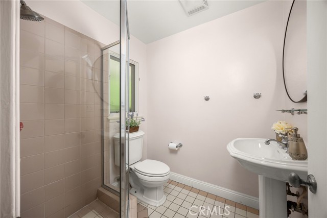 1439 Wembley Road photo 26