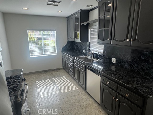 Detail Gallery Image 4 of 15 For 6506 Teesdale Ave, North Hollywood,  CA 91606 - 2 Beds | 1 Baths