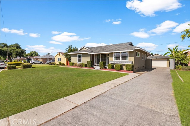 127 S Fernwood Street, West Covina CA: https://media.crmls.org/medias/b7bad924-ebf5-4a16-b421-7e5b4aab6eff.jpg
