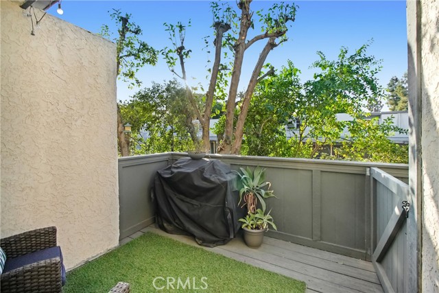 Detail Gallery Image 16 of 23 For 18550 Hatteras #4,  Tarzana,  CA 91356 - 2 Beds | 2/1 Baths