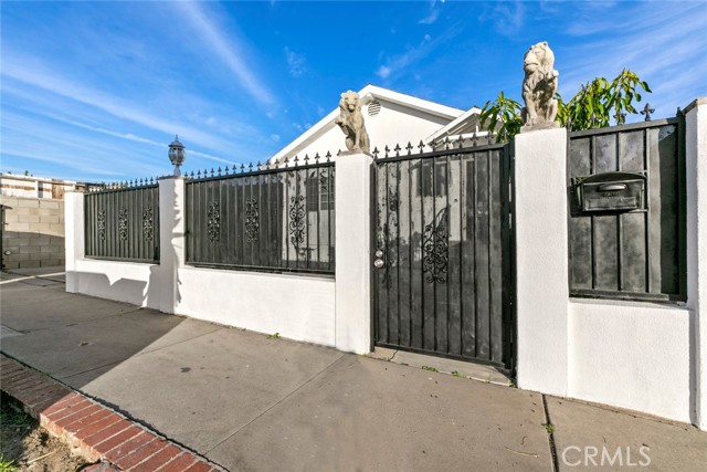 Detail Gallery Image 2 of 22 For 7836 Lemp Ave, North Hollywood,  CA 91605 - 2 Beds | 2 Baths