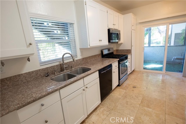 Detail Gallery Image 6 of 15 For 2522 W Macarthur a,  Santa Ana,  CA 92704 - 2 Beds | 2 Baths