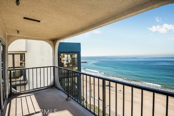 565 Esplanade, Redondo Beach, California 90277, 1 Bedroom Bedrooms, ,1 BathroomBathrooms,Residential,Sold,Esplanade,SB24016409