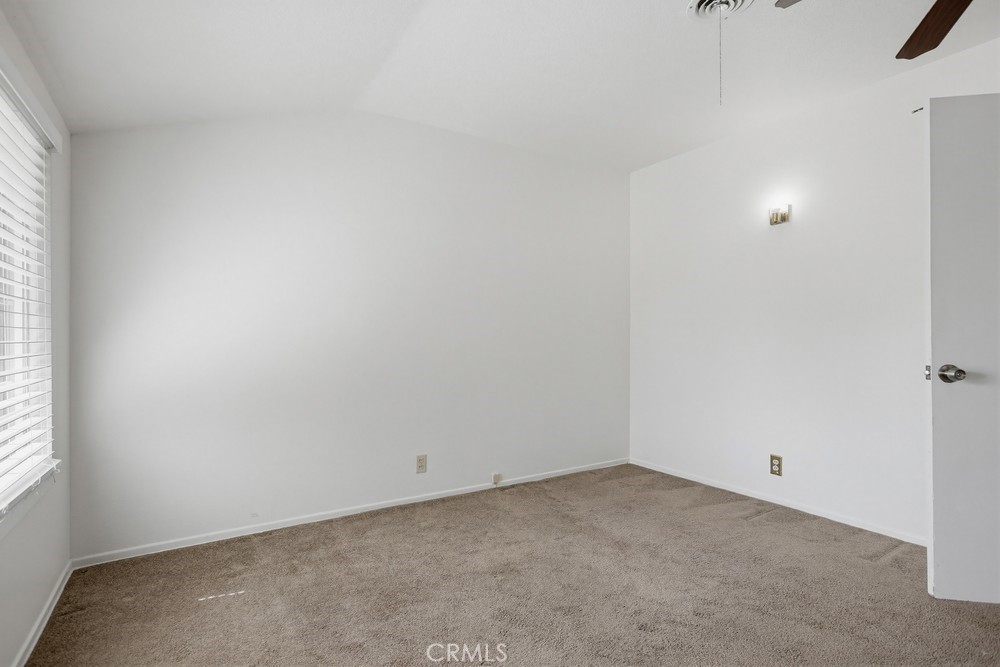 https://media.crmls.org/medias/b7bd18ca-f33b-4c40-a937-41e6700eb598.jpg?preset=X-Large