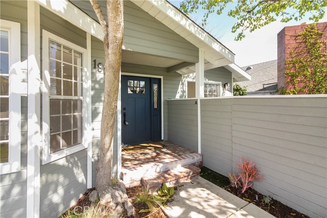 Detail Gallery Image 3 of 26 For 1933 Voorhees Ave a,  Redondo Beach,  CA 90278 - 4 Beds | 3 Baths