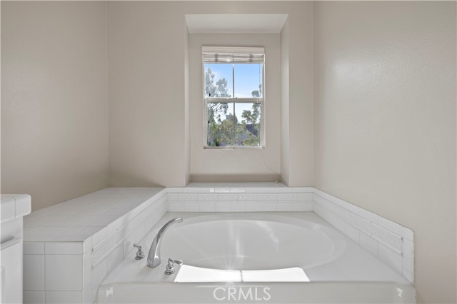 23402 Brookdale Lane, Valencia CA: https://media.crmls.org/medias/b7be2366-7092-4093-84f8-04316da94508.jpg