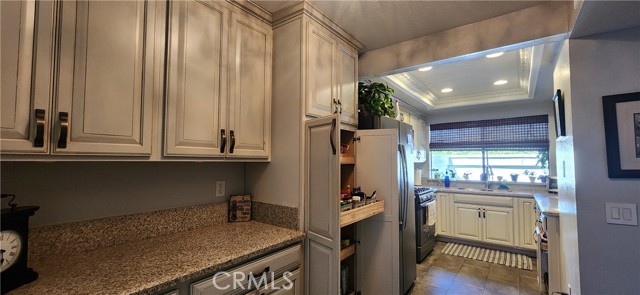 Detail Gallery Image 7 of 13 For 401 Corte Rojo, Upland,  CA 91786 - 2 Beds | 2/1 Baths