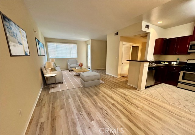 13941 Sherman Way, Van Nuys CA: https://media.crmls.org/medias/b7be9815-306d-4cd5-a96a-4fc6915de331.jpg