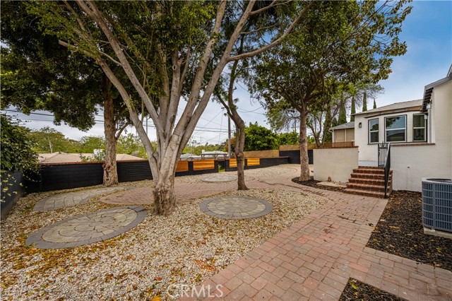 6005 S La Brea Avenue, Los Angeles CA: https://media.crmls.org/medias/b7beb457-42c9-4a3a-bbb5-8186d7567c15.jpg
