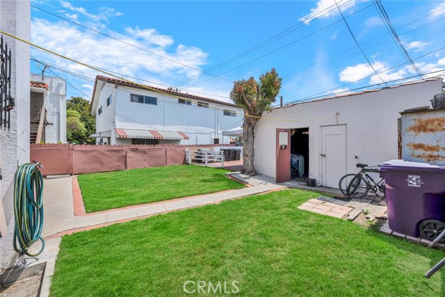 2184 Cedar Avenue, Long Beach CA: https://media.crmls.org/medias/b7bf8574-7f40-402e-b6a3-f61b9e5f99ae.jpg