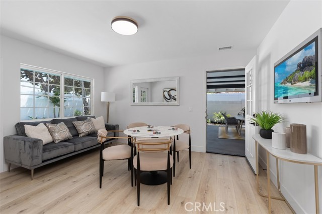 13762 Palace Way, Tustin CA: https://media.crmls.org/medias/b7bfc8e7-5bef-4cdb-853c-c8796e4fefae.jpg