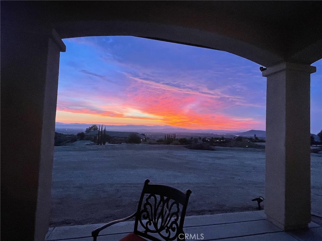 https://media.crmls.org/medias/b7bfd027-a554-4b21-b933-0282c2da4474.jpg?preset=X-Large