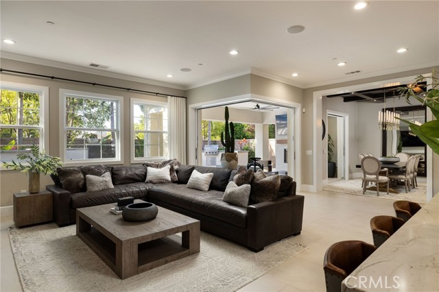 4901 Orleans Drive, Huntington Beach CA: https://media.crmls.org/medias/b7bfd867-b7ce-44cc-aa55-16433c18074c.jpg