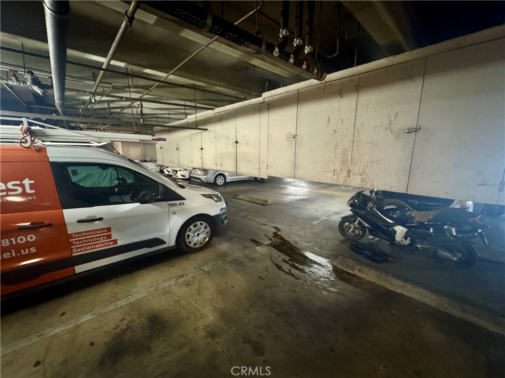 https://media.crmls.org/medias/b7c13b43-84b8-40ce-bed6-f60bf7344b2d.jpg?preset=X-Large