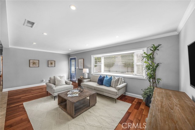 224 Pauline Place, Costa Mesa CA: https://media.crmls.org/medias/b7c1c6e0-1826-4d5f-ab27-548bcbef3666.jpg
