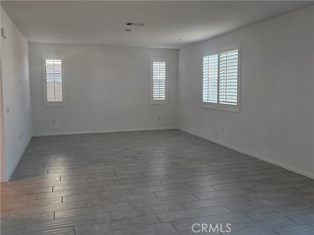 Detail Gallery Image 5 of 15 For 14424 Plymouth, Hesperia,  CA 92344 - 4 Beds | 2/1 Baths