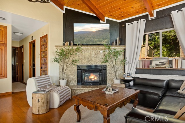 Detail Gallery Image 12 of 31 For 24620 Bernard Dr, Crestline,  CA 92325 - 2 Beds | 2 Baths