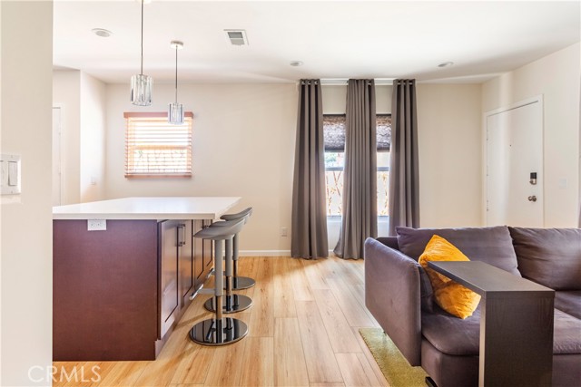 239 W Hillcrest Boulevard, Inglewood CA: https://media.crmls.org/medias/b7c39391-9ea2-4d35-906f-843571091ee3.jpg