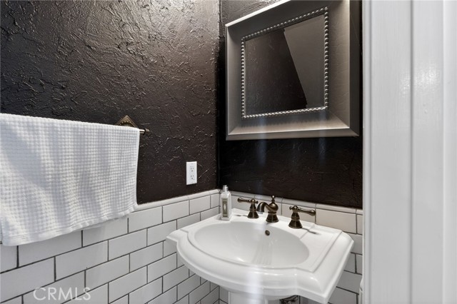 Detail Gallery Image 2 of 16 For 28867 Conejo View, Agoura Hills,  CA 91301 - 2 Beds | 2 Baths