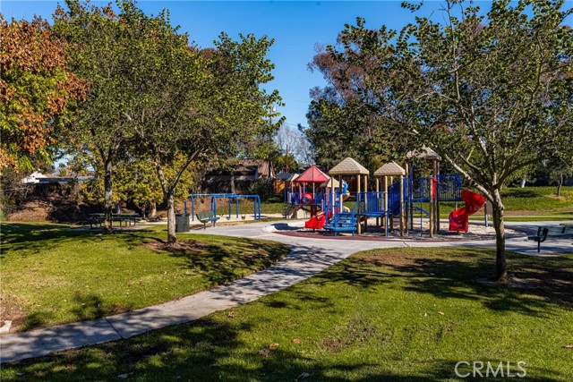 Image 23 of 58 For 939 Oak Street